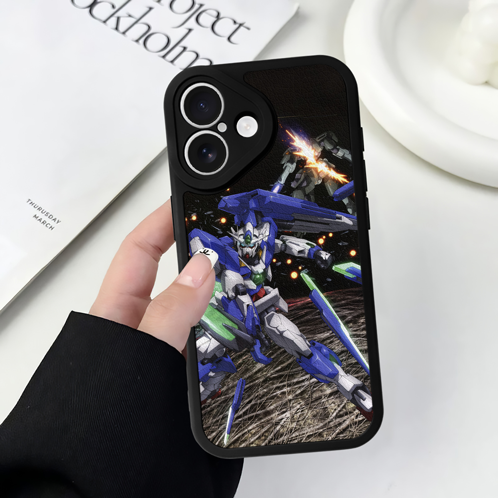 （画像用） 機動戦士ガンダム Mobile Suit Gundam 【iPhone 16シリーズ対応】シリコンスマホケース（レザー調） 材質：シリコン